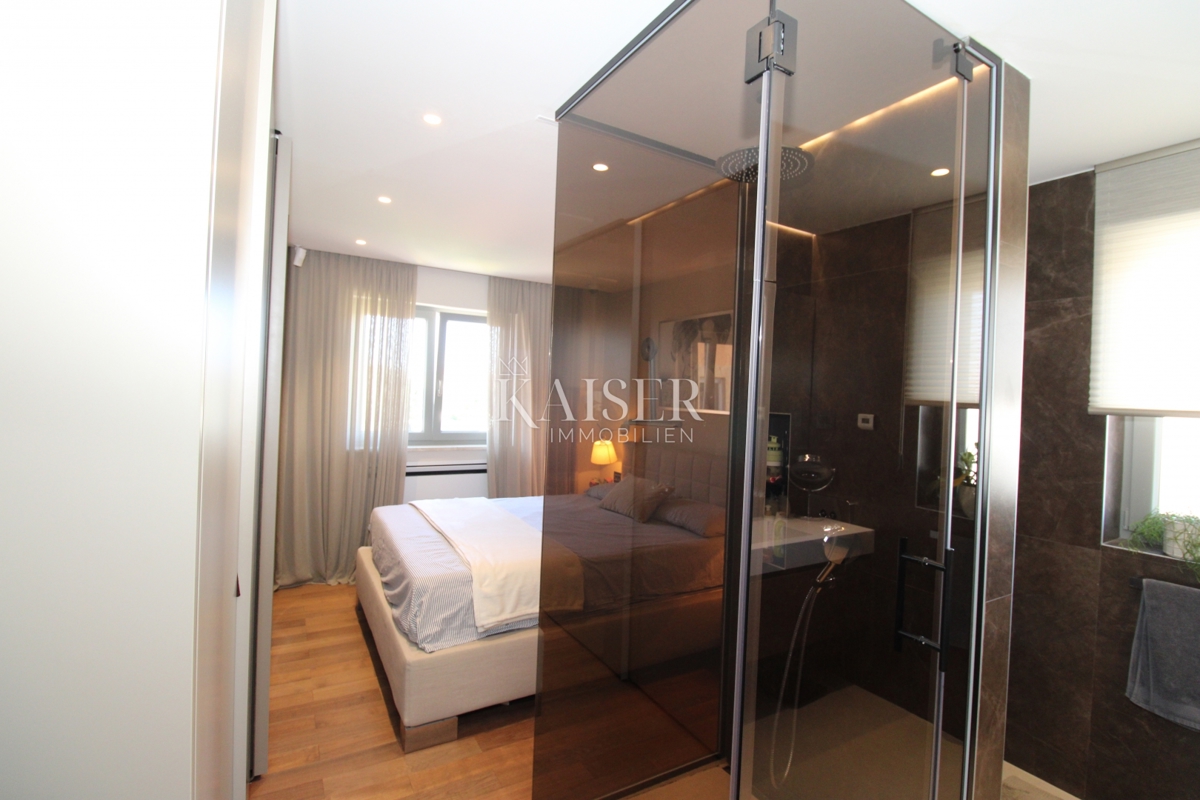 Istria, Cittanova - appartamento lussuosamente arredato di 119 m2, posizione eccellente, vista mare