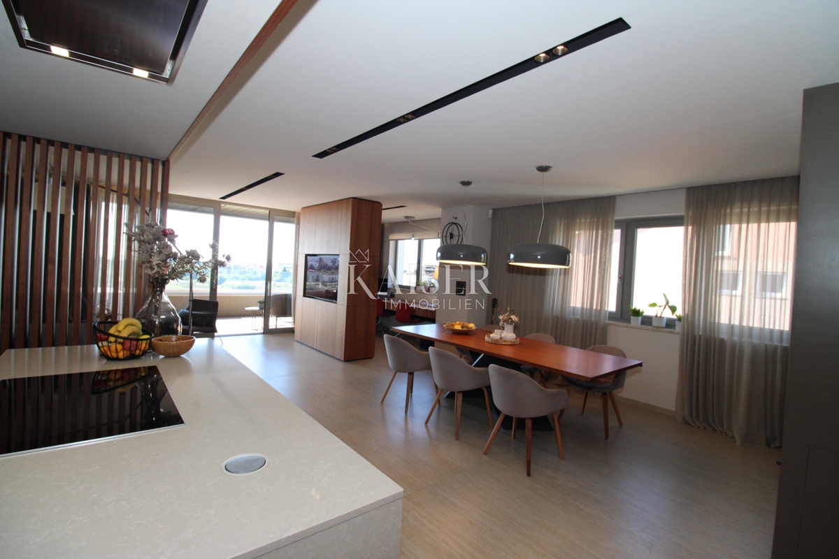 Istria, Cittanova - appartamento lussuosamente arredato di 119 m2, posizione eccellente, vista mare