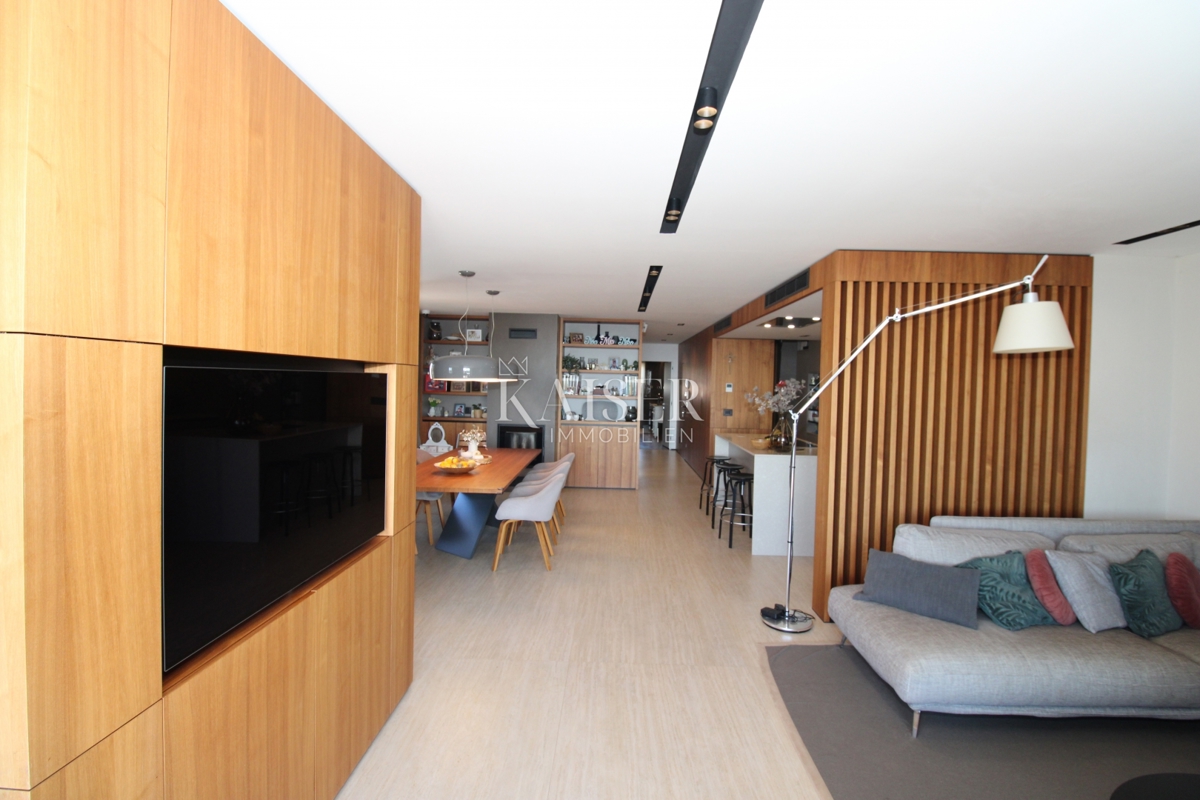 Istria, Cittanova - appartamento lussuosamente arredato di 119 m2, posizione eccellente, vista mare