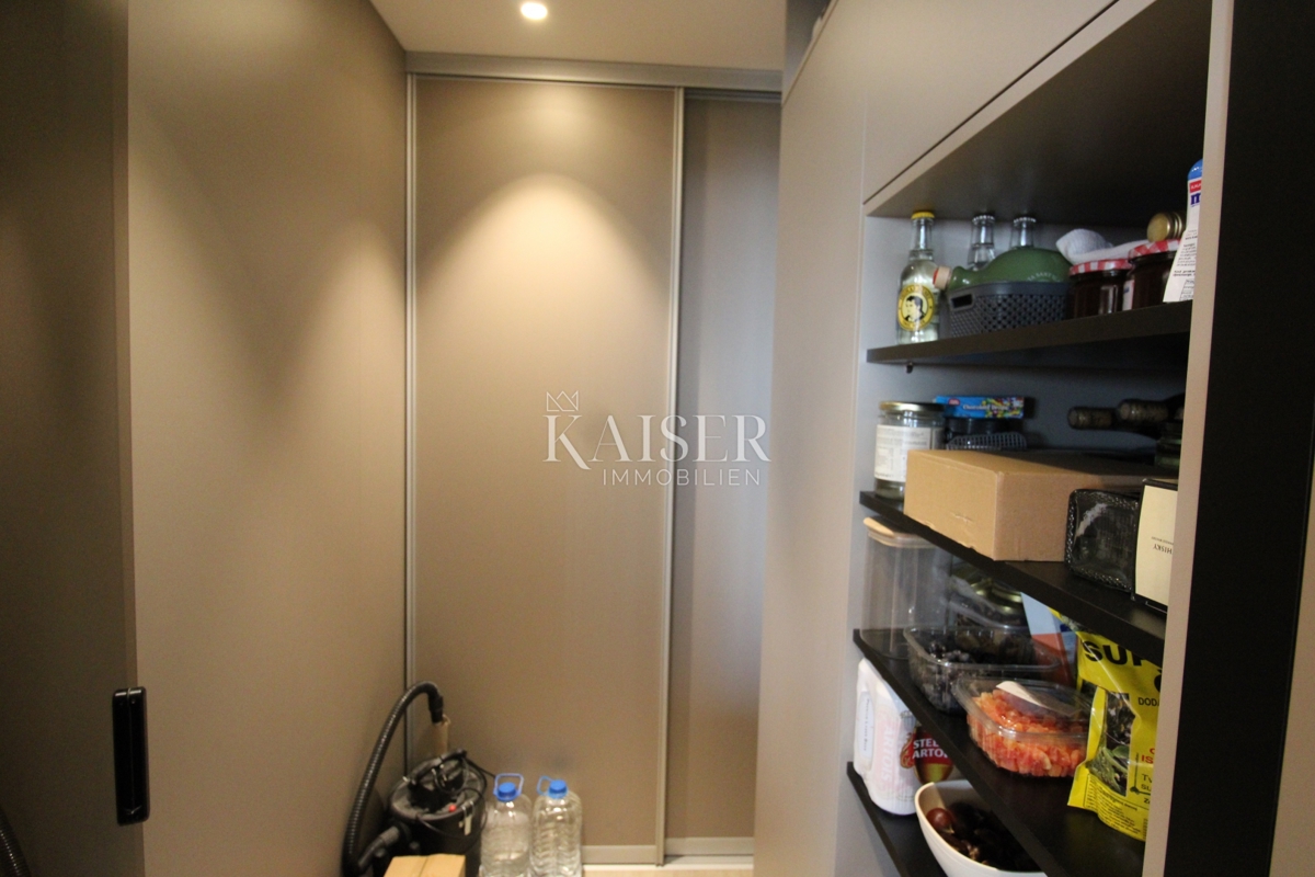 Istria, Cittanova - appartamento lussuosamente arredato di 119 m2, posizione eccellente, vista mare