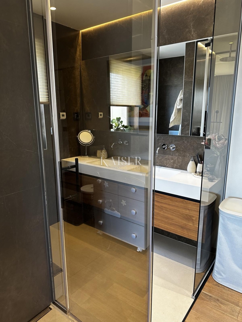 Istria, Cittanova - appartamento lussuosamente arredato di 119 m2, posizione eccellente, vista mare