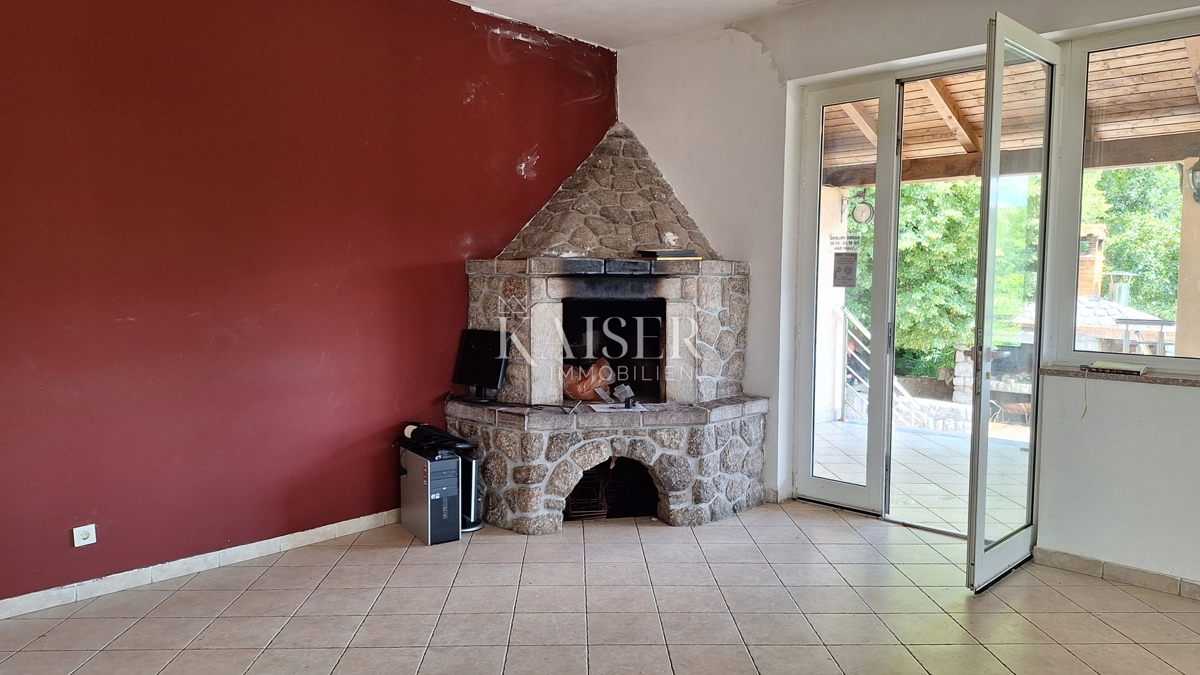 Matulji, Šapjane, edificio commerciale su 3 piani, parcheggio esterno, 780 m2 di superficie utile