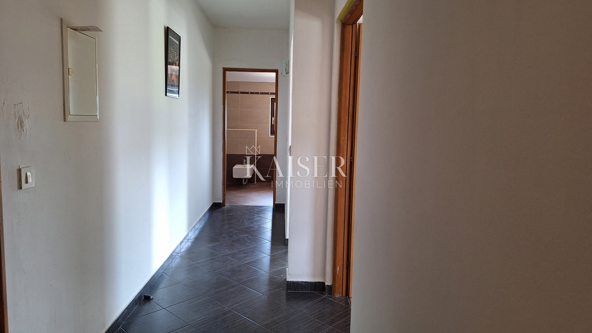 Matulji, Šapjane, edificio commerciale su 3 piani, parcheggio esterno, 780 m2 di superficie utile