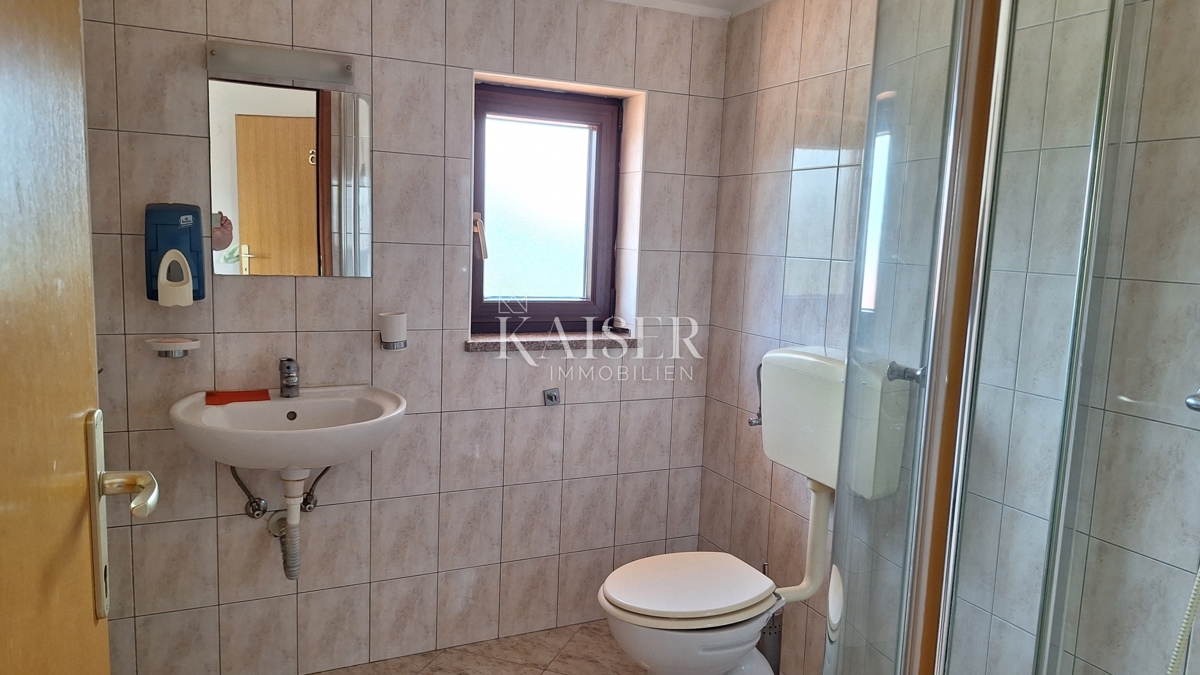 Matulji, Šapjane, edificio commerciale su 3 piani, parcheggio esterno, 780 m2 di superficie utile