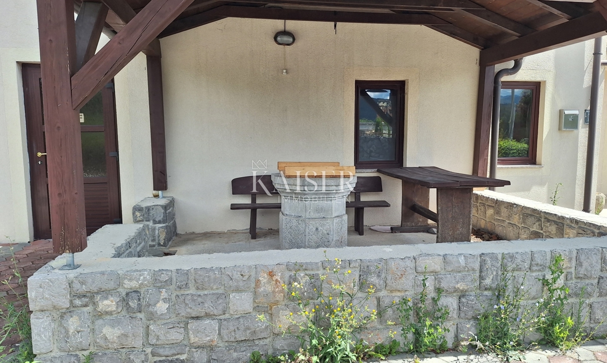 Matulji, Šapjane, edificio commerciale su 3 piani, parcheggio esterno, 780 m2 di superficie utile