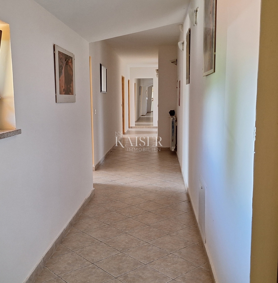 Matulji, Šapjane, edificio commerciale su 3 piani, parcheggio esterno, 780 m2 di superficie utile