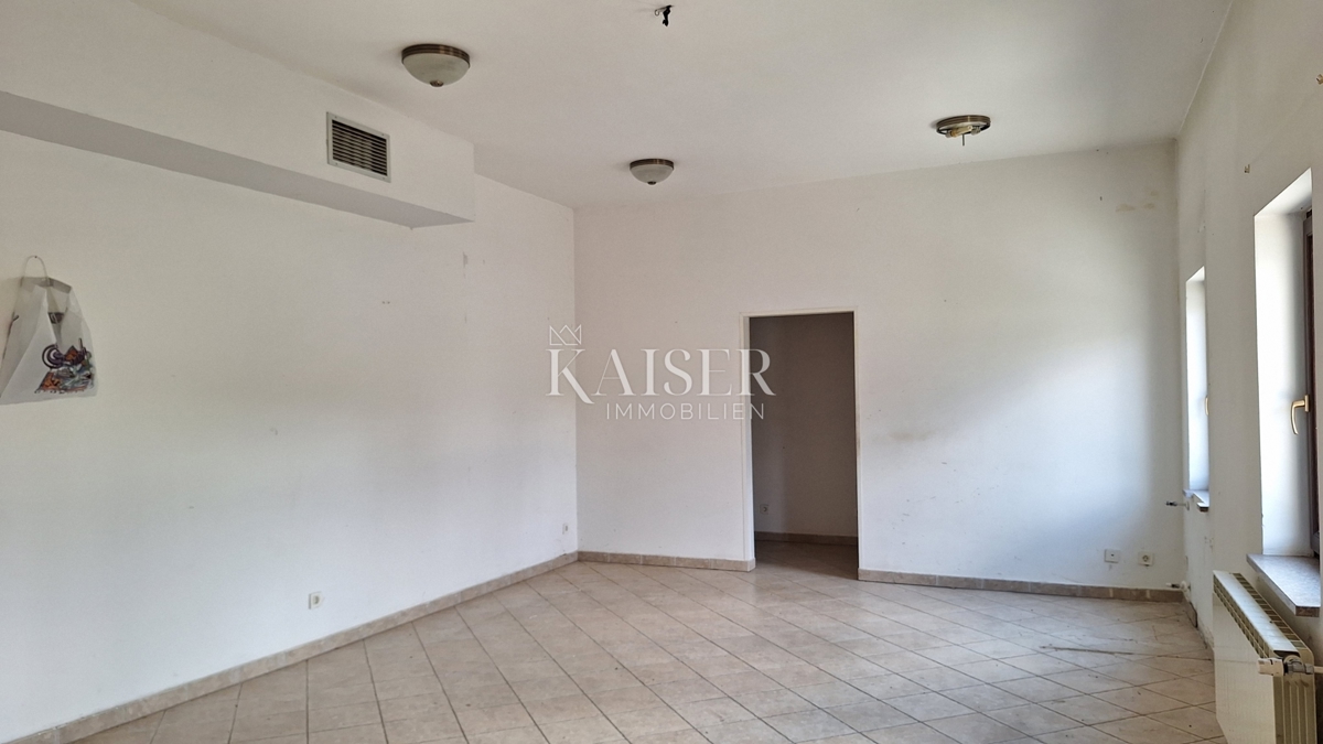 Matulji, Šapjane, edificio commerciale su 3 piani, parcheggio esterno, 780 m2 di superficie utile