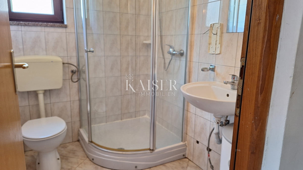 Matulji, Šapjane, edificio commerciale su 3 piani, parcheggio esterno, 780 m2 di superficie utile