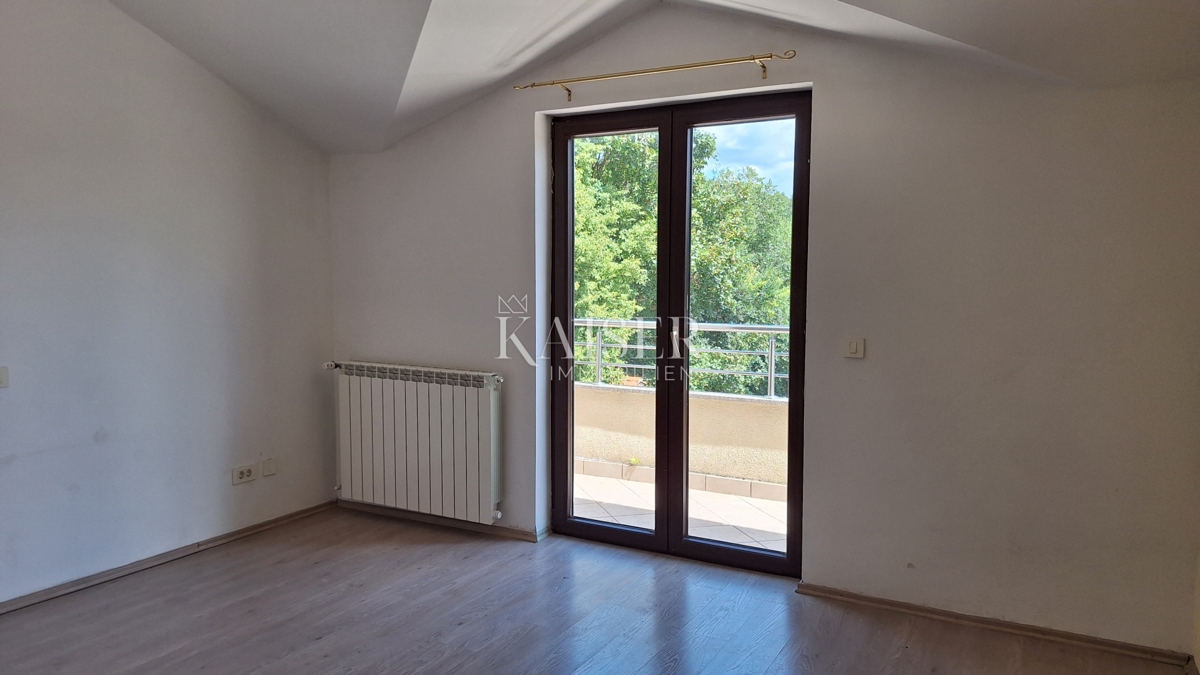 Matulji, Šapjane, edificio commerciale su 3 piani, parcheggio esterno, 780 m2 di superficie utile