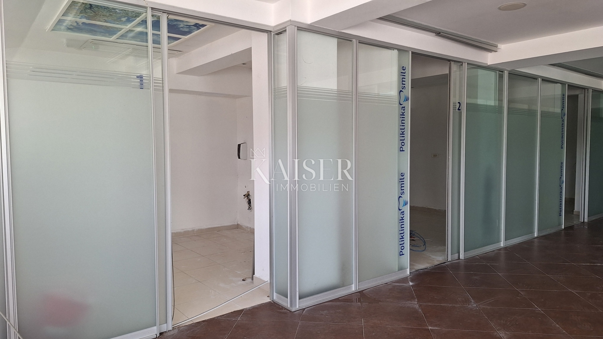 Matulji, Šapjane, edificio commerciale su 3 piani, parcheggio esterno, 780 m2 di superficie utile