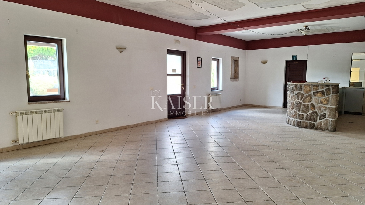 Matulji, Šapjane, edificio commerciale su 3 piani, parcheggio esterno, 780 m2 di superficie utile