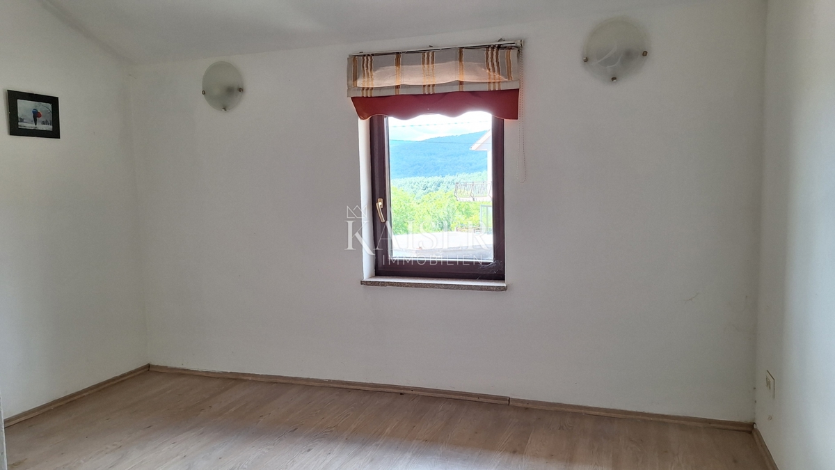 Matulji, Šapjane, edificio commerciale su 3 piani, parcheggio esterno, 780 m2 di superficie utile