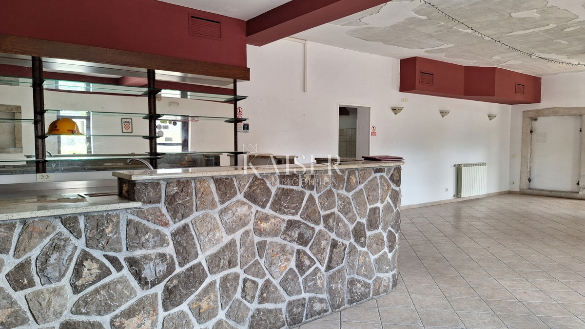 Matulji, Šapjane, edificio commerciale su 3 piani, parcheggio esterno, 780 m2 di superficie utile