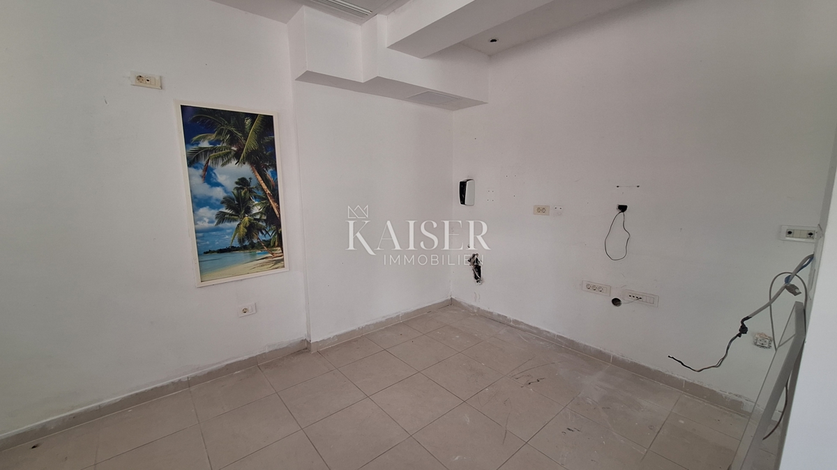 Matulji, Šapjane, edificio commerciale su 3 piani, parcheggio esterno, 780 m2 di superficie utile