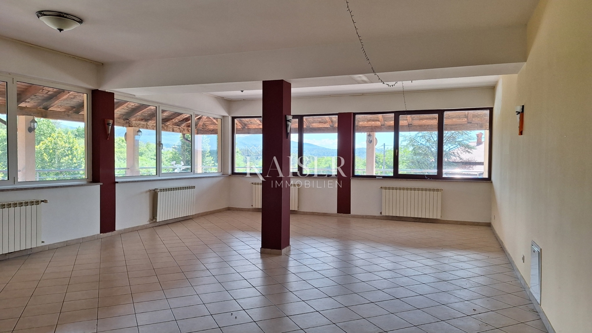 Matulji, Šapjane, edificio commerciale su 3 piani, parcheggio esterno, 780 m2 di superficie utile