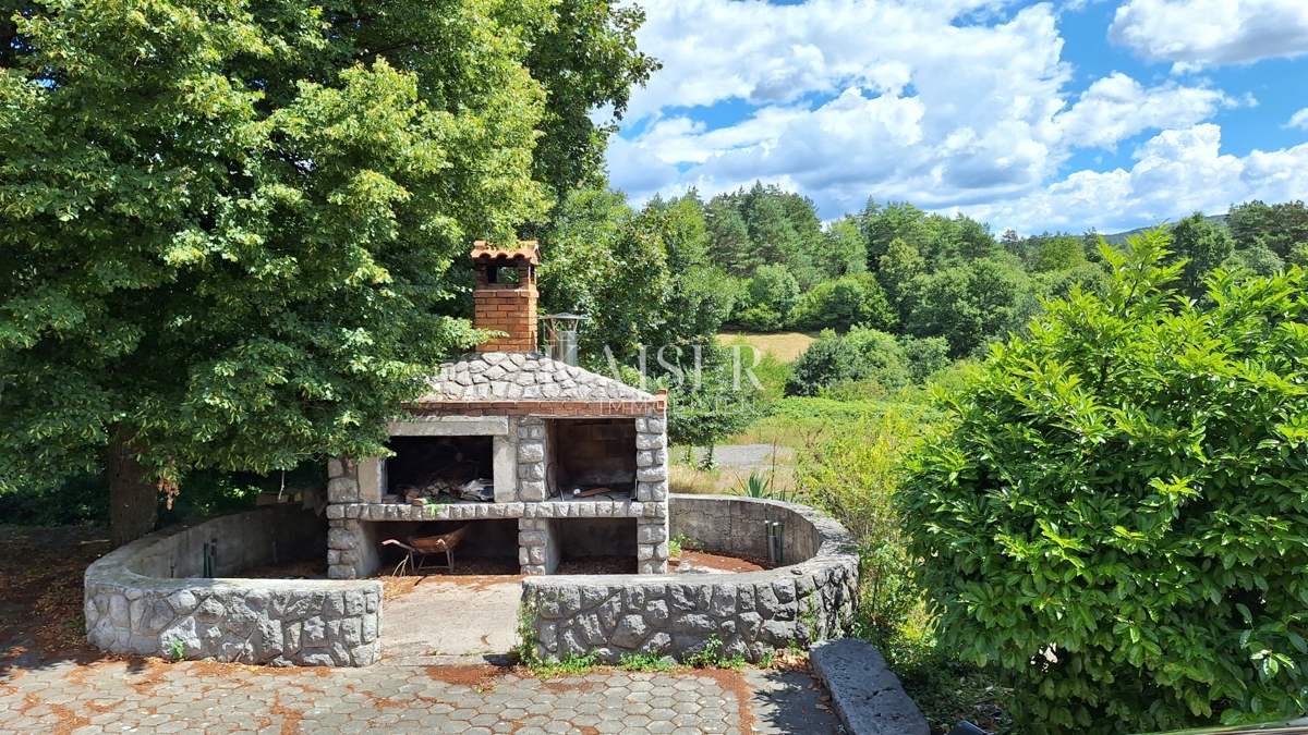 Matulji, Šapjane, edificio commerciale su 3 piani, parcheggio esterno, 780 m2 di superficie utile