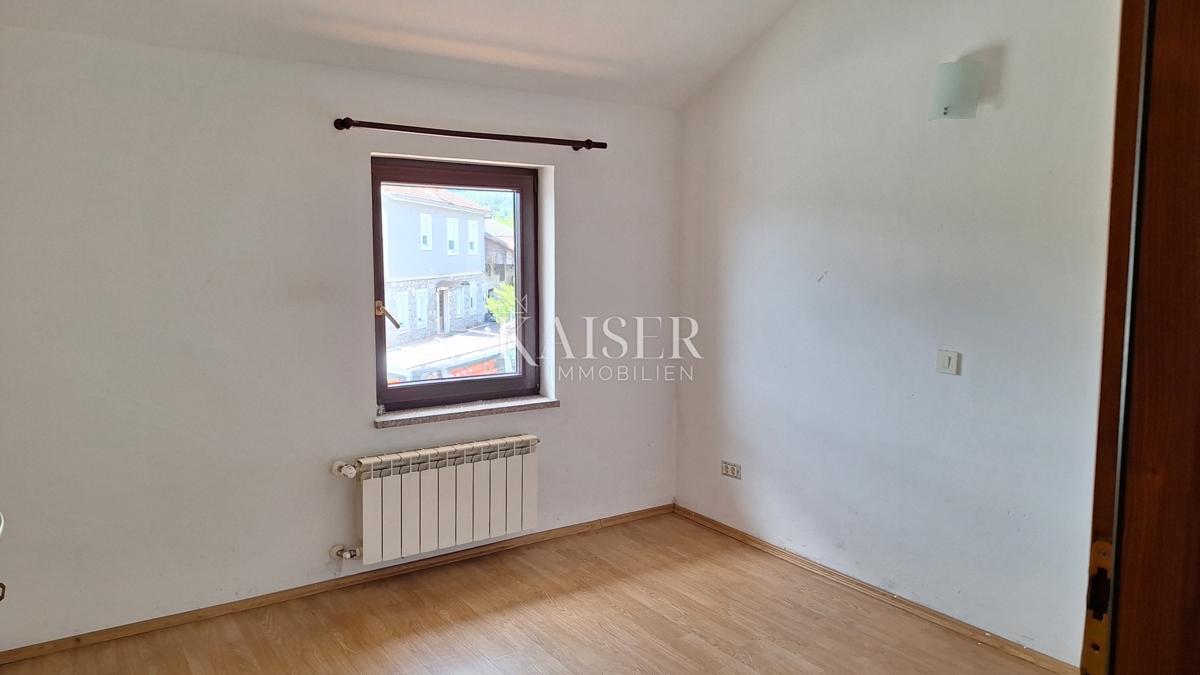 Matulji, Šapjane, edificio commerciale su 3 piani, parcheggio esterno, 780 m2 di superficie utile