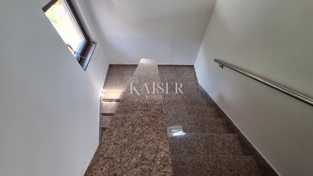 Matulji, Šapjane, edificio commerciale su 3 piani, parcheggio esterno, 780 m2 di superficie utile