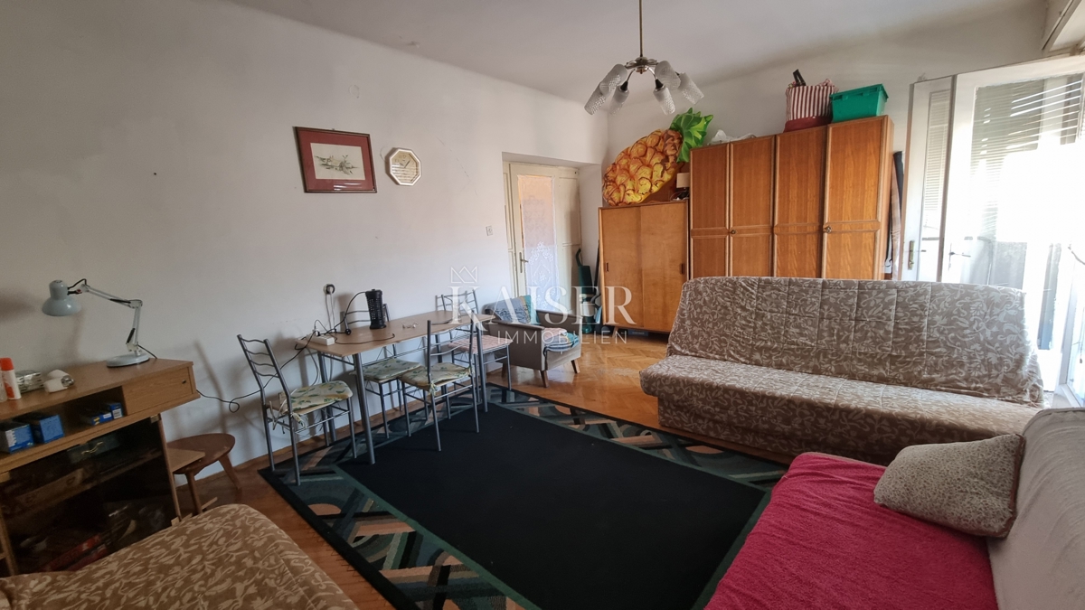 Novi Vinodolski - Appartamento con 2 camere da letto + soggiorno con parcheggio in posizione privilegiata