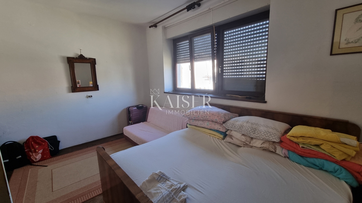 Novi Vinodolski - Appartamento con 2 camere da letto + soggiorno con parcheggio in posizione privilegiata