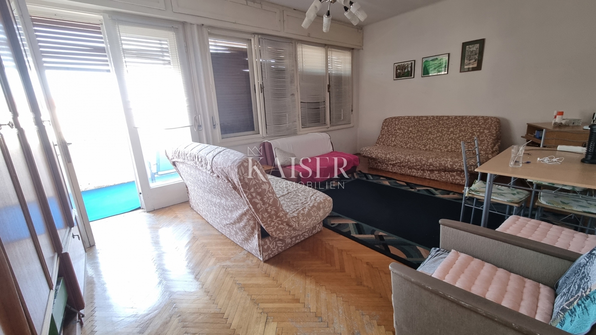 Novi Vinodolski - Appartamento con 2 camere da letto + soggiorno con parcheggio in posizione privilegiata