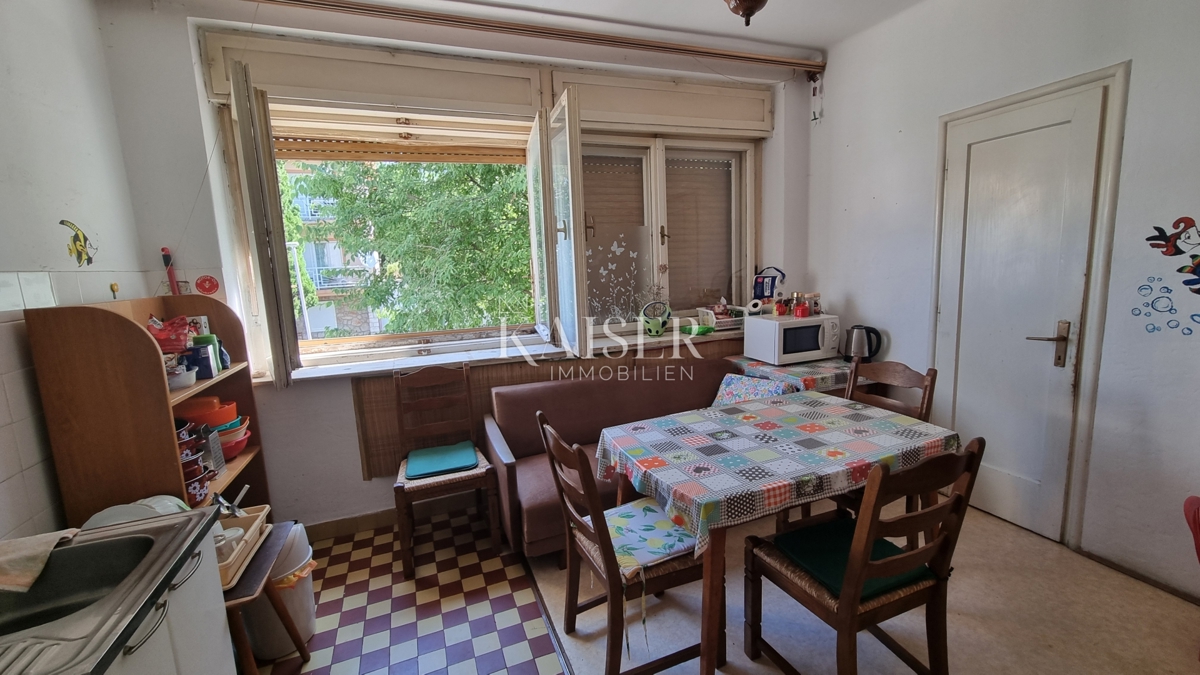 Novi Vinodolski - Appartamento con 2 camere da letto + soggiorno con parcheggio in posizione privilegiata