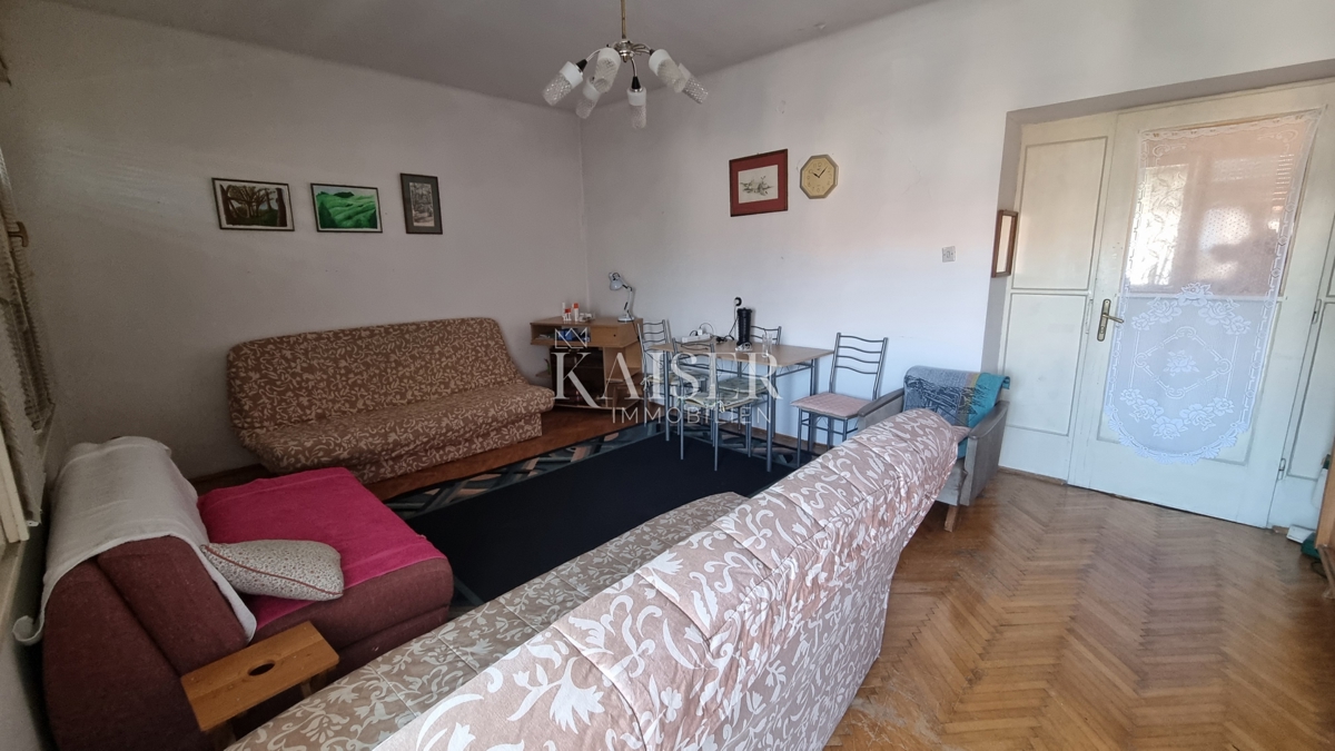 Novi Vinodolski - Appartamento con 2 camere da letto + soggiorno con parcheggio in posizione privilegiata