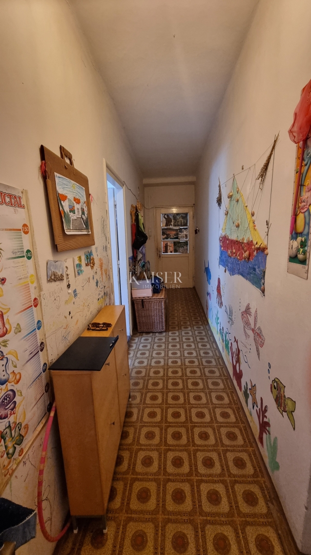 Novi Vinodolski - Appartamento con 2 camere da letto + soggiorno con parcheggio in posizione privilegiata