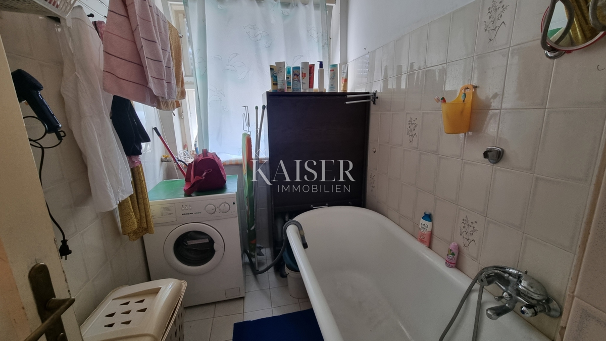 Novi Vinodolski - Appartamento con 2 camere da letto + soggiorno con parcheggio in posizione privilegiata