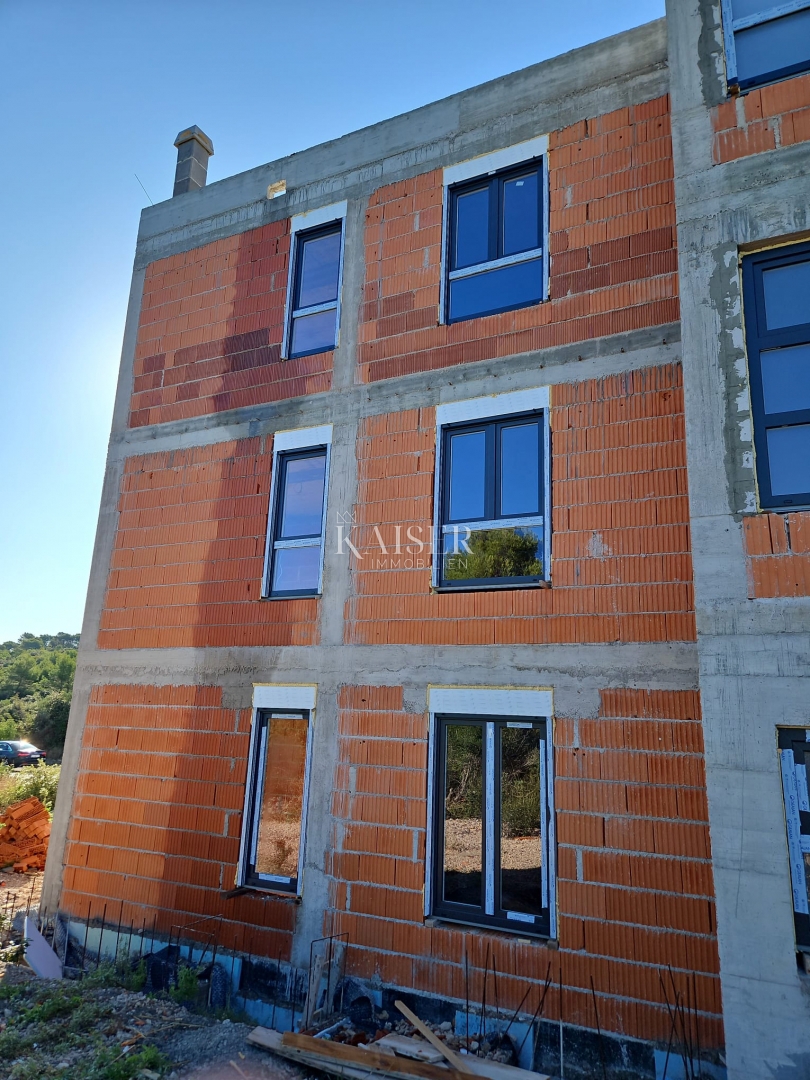 Sebenico, Brodarica - appartamento con una camera da letto 62,96 m2 in un nuovo edificio vicino alla spiaggia Rezalište