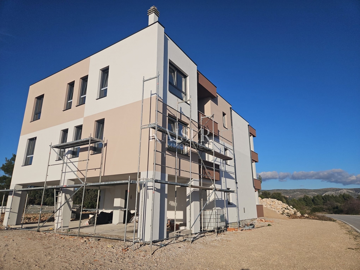 Sebenico, Brodarica - appartamento con una camera da letto 62,96 m2 in un nuovo edificio vicino alla spiaggia Rezalište