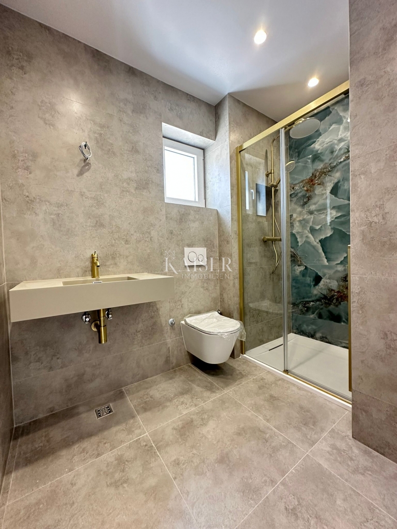 ŠIBENIK, ROGOZNICA - Appartamento con due camere da letto e vista mare