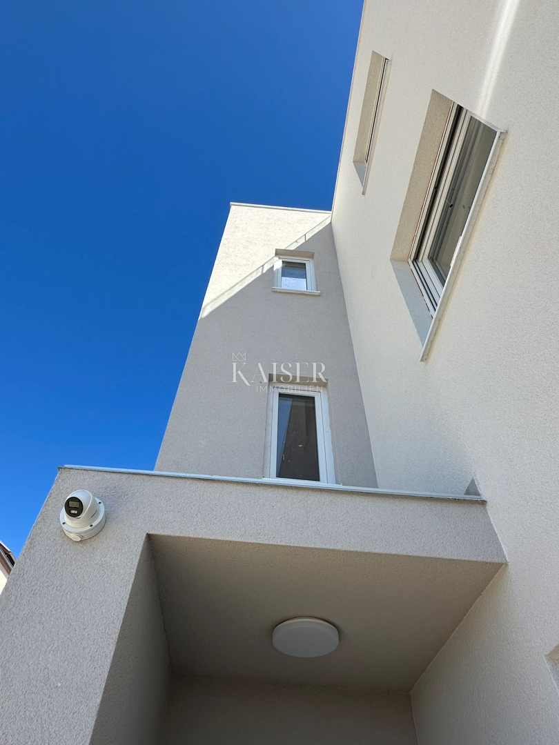 ŠIBENIK, ROGOZNICA - Appartamento con due camere da letto e vista mare