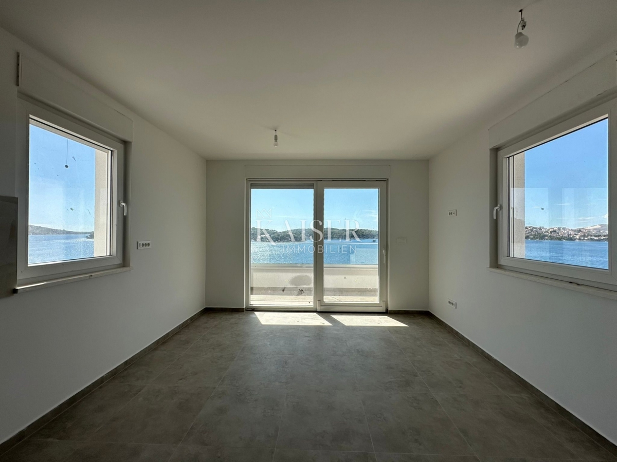 ŠIBENIK, ROGOZNICA - Appartamento con due camere da letto e vista mare