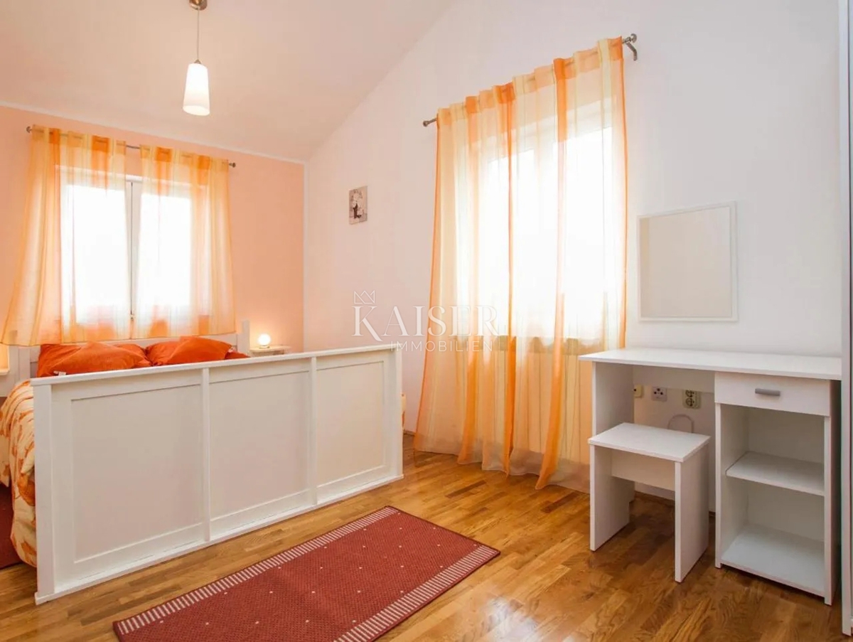 Istria, Rabac - casa con due appartamenti e vista mare, 199 m2