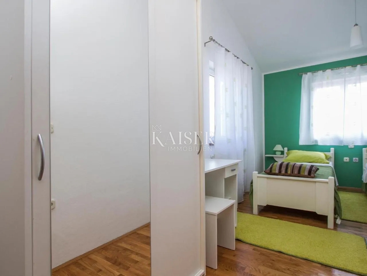 Istria, Rabac - casa con due appartamenti e vista mare, 199 m2