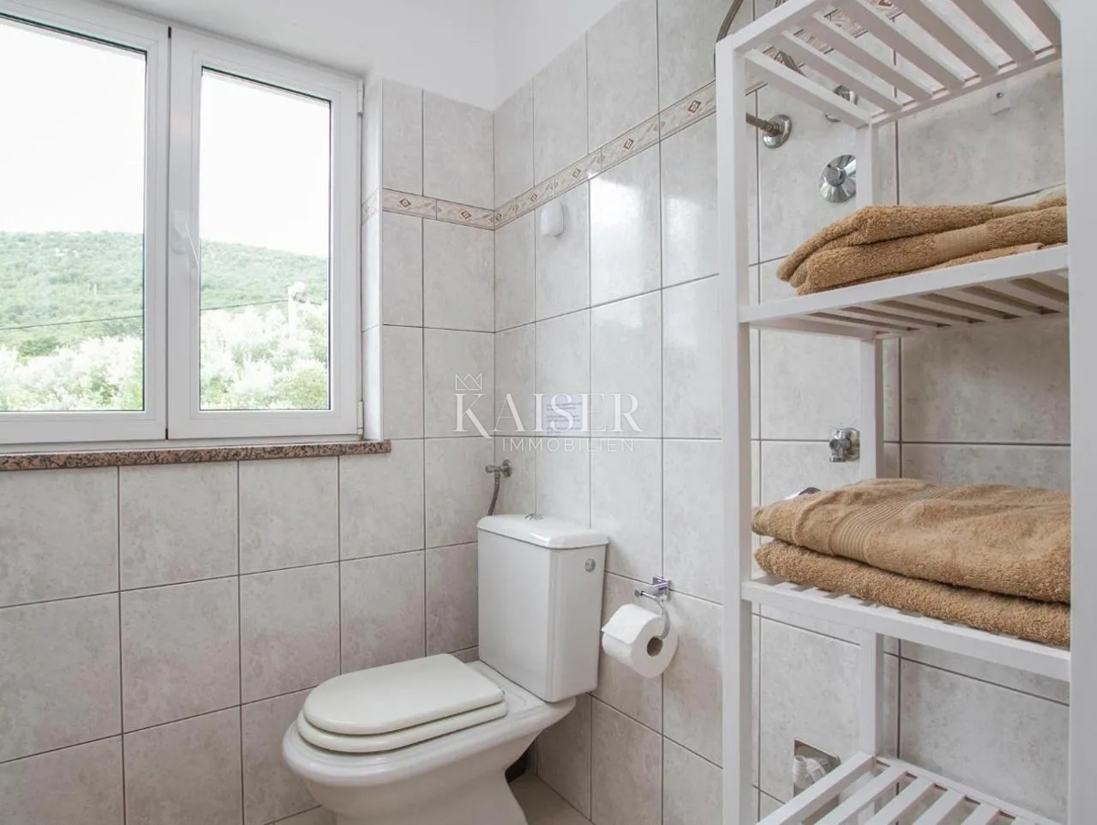 Istria, Rabac - casa con due appartamenti e vista mare, 199 m2