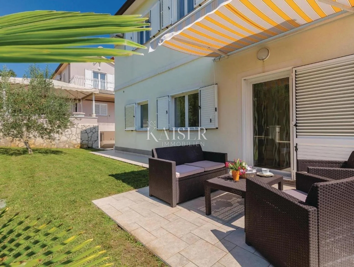 Istria, Rabac - casa con due appartamenti e vista mare, 199 m2