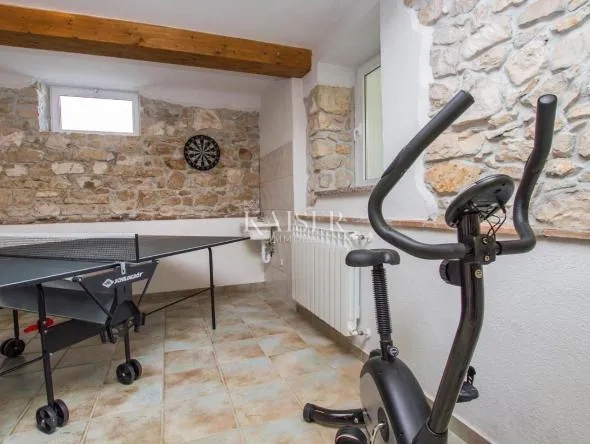 Istria, Rabac - casa con due appartamenti e vista mare, 199 m2