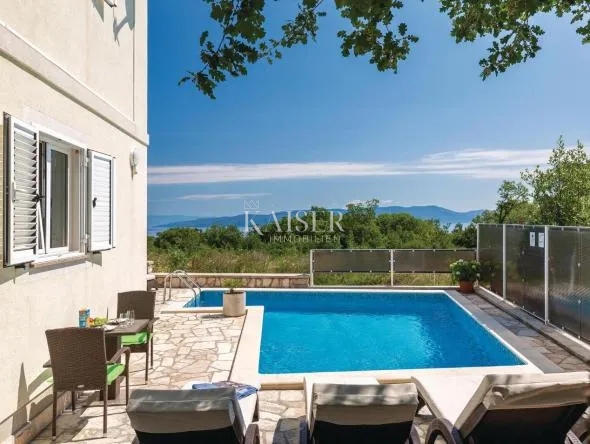 Istria, Rabac - casa con due appartamenti e vista mare, 199 m2