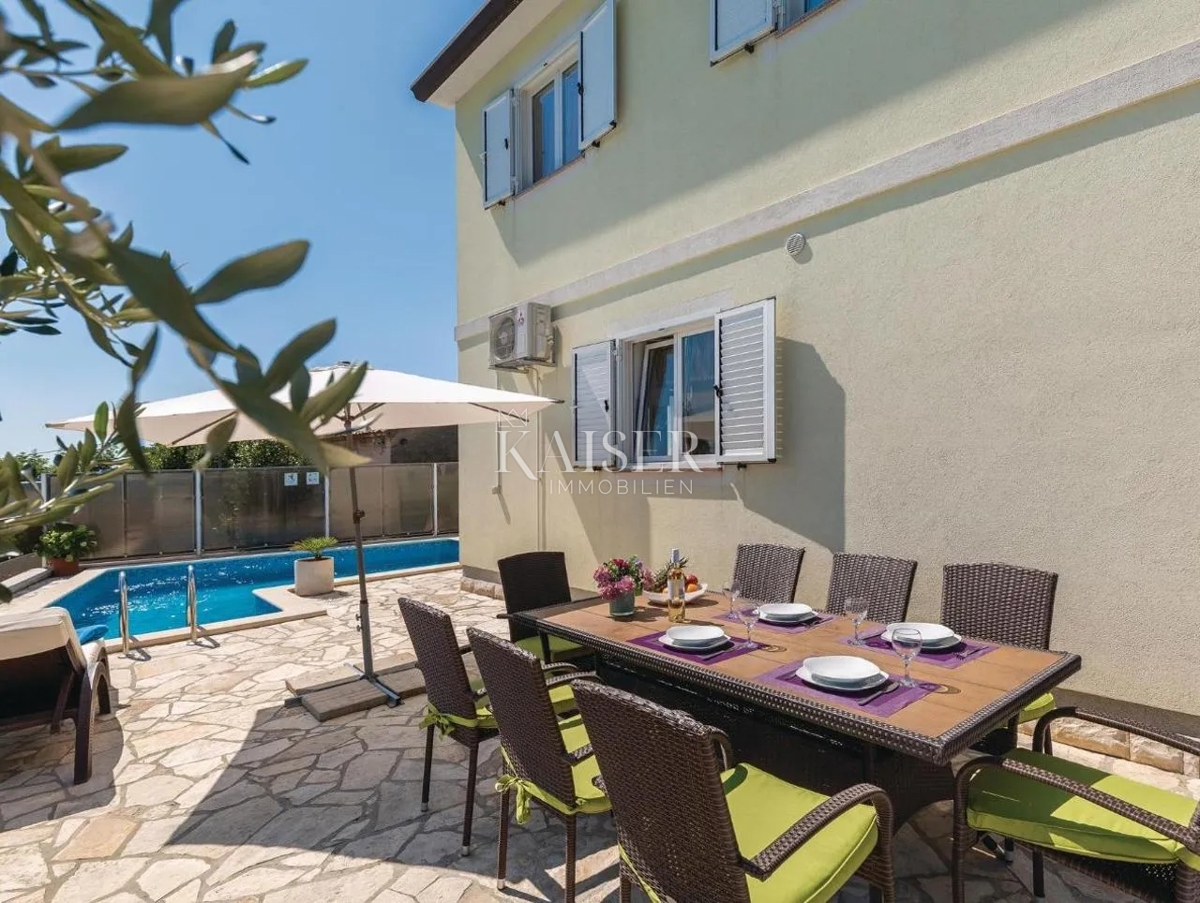 Istria, Rabac - casa con due appartamenti e vista mare, 199 m2