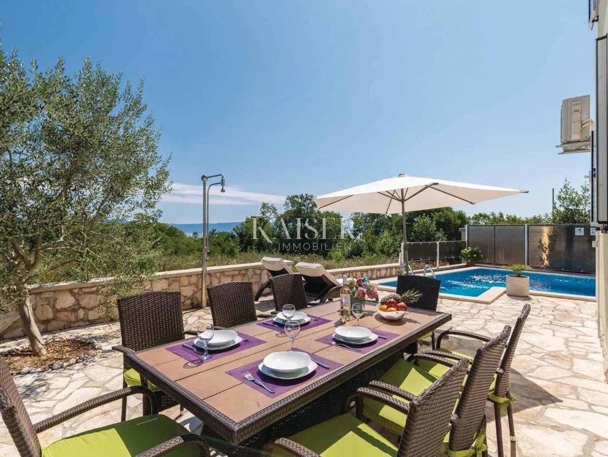 Istria, Rabac - casa con due appartamenti e vista mare, 199 m2