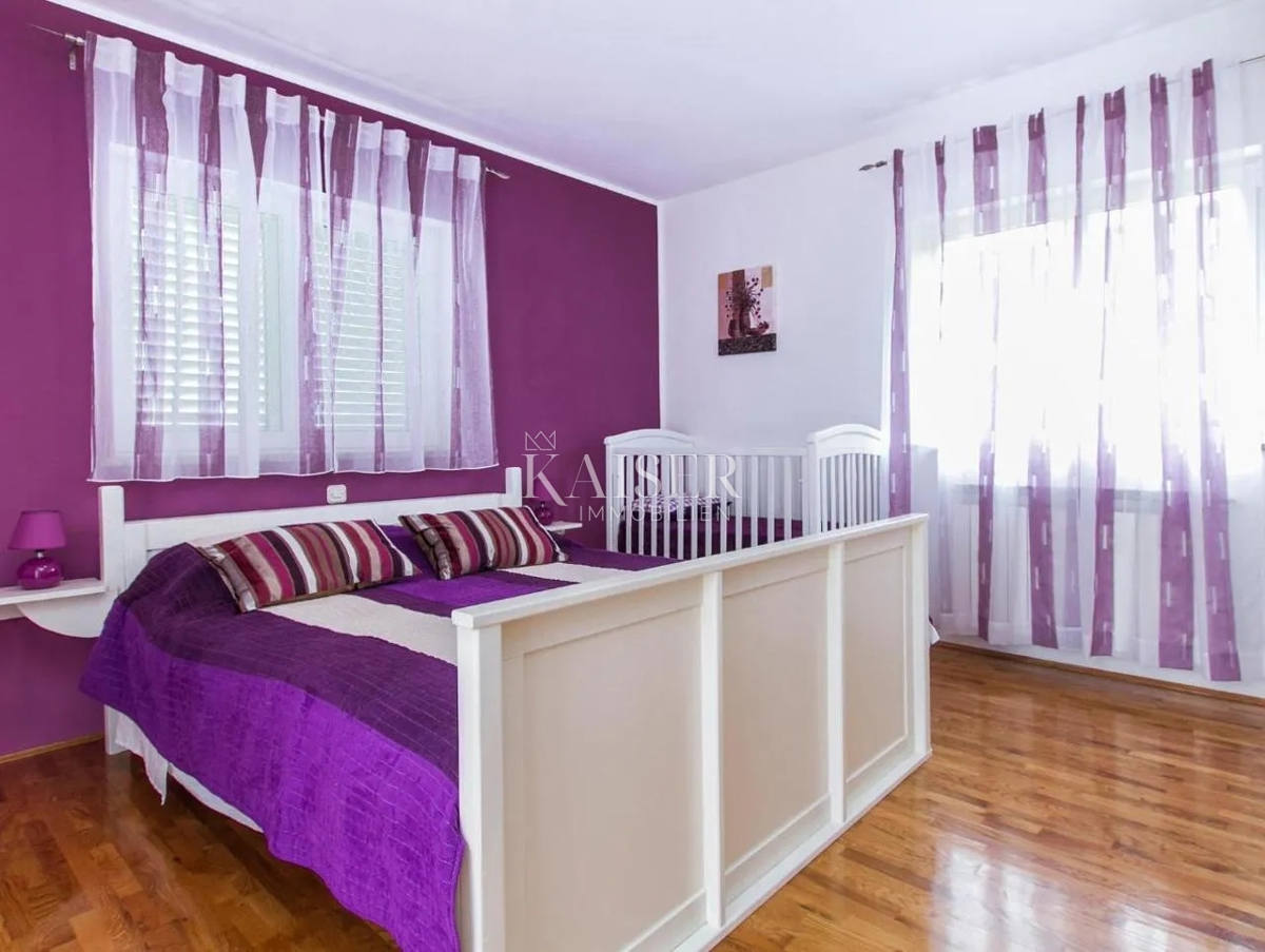 Istria, Rabac - casa con due appartamenti e vista mare, 199 m2