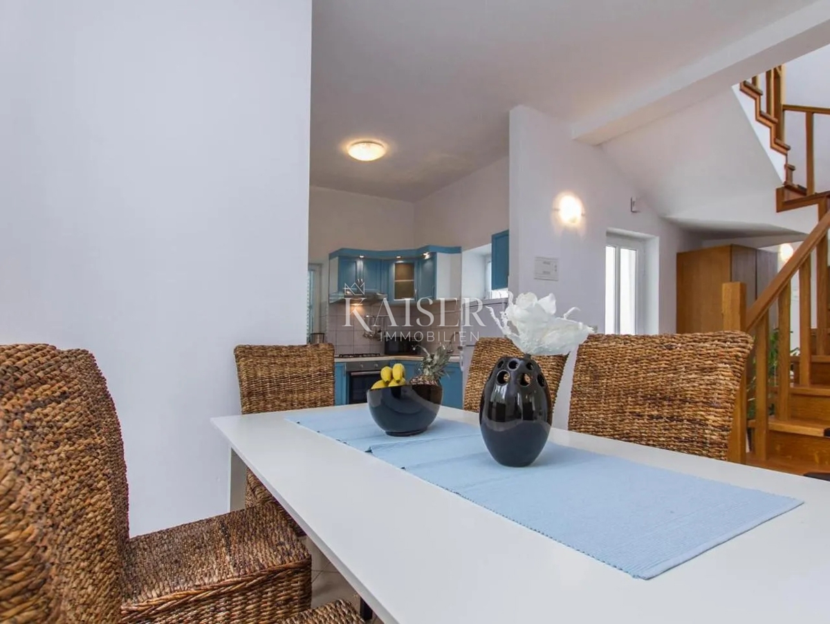 Istria, Rabac - casa con due appartamenti e vista mare, 199 m2