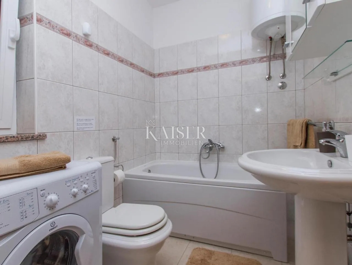 Istria, Rabac - casa con due appartamenti e vista mare, 199 m2