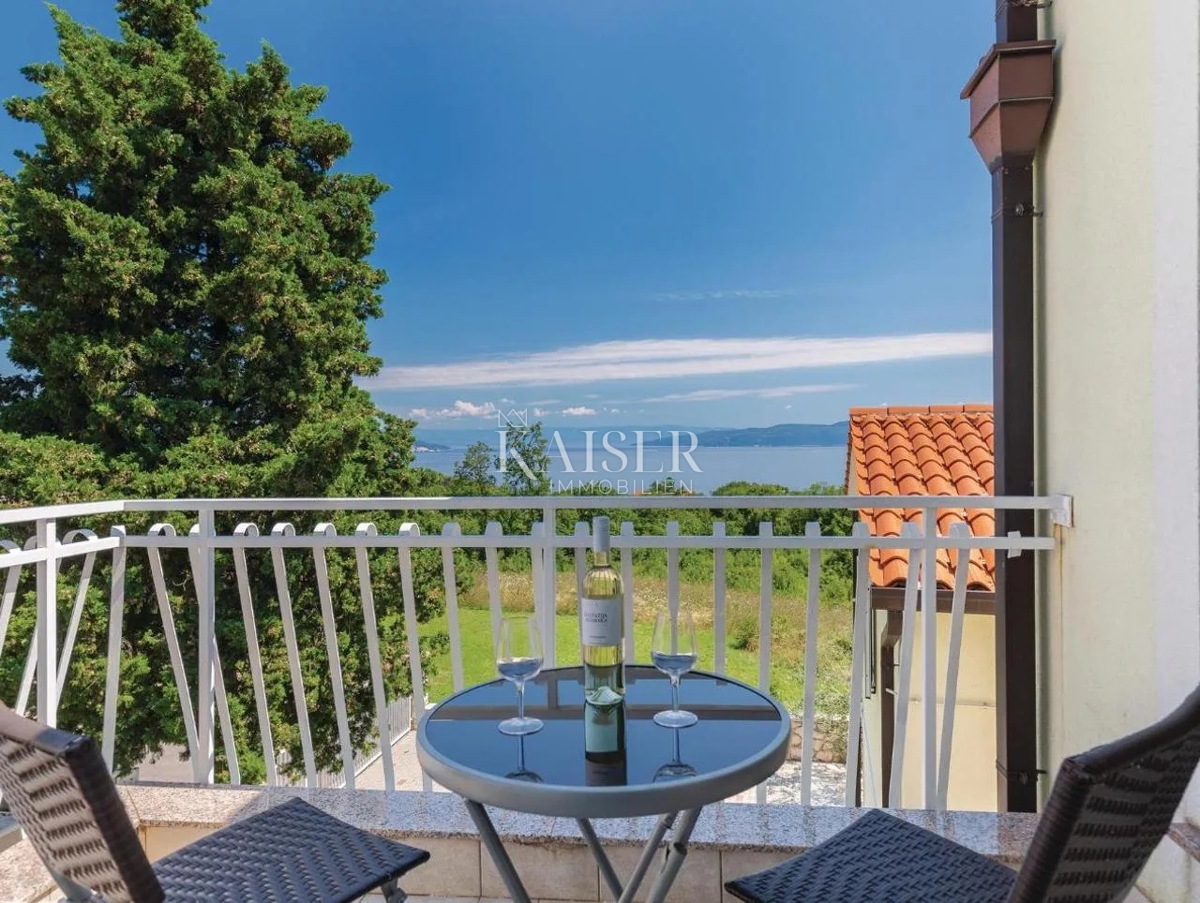 Istria, Rabac - casa con due appartamenti e vista mare, 199 m2