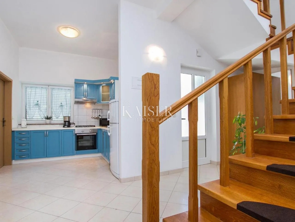 Istria, Rabac - casa con due appartamenti e vista mare, 199 m2