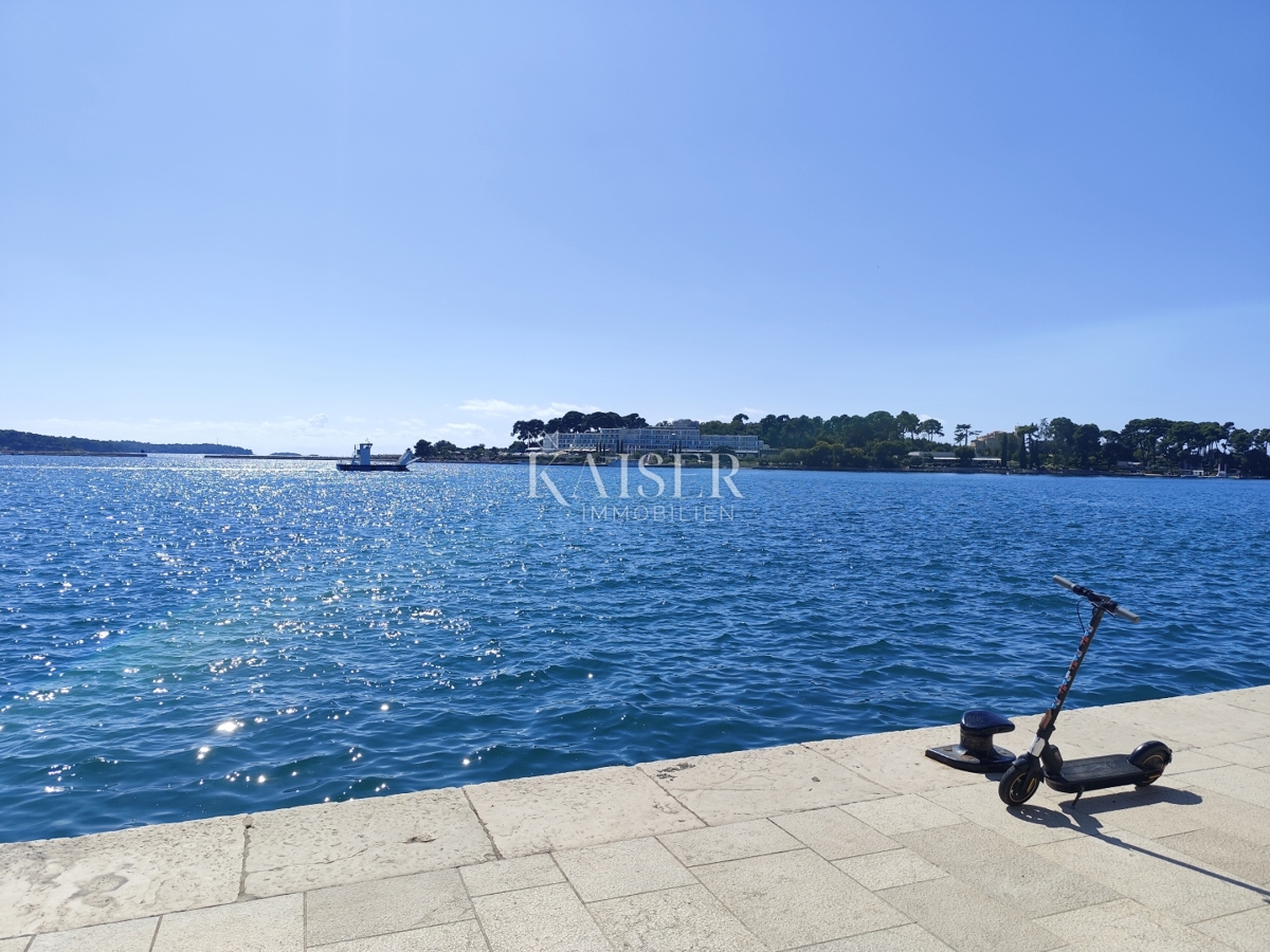 Parenzo, appartamento 48m2 prima fila al mare