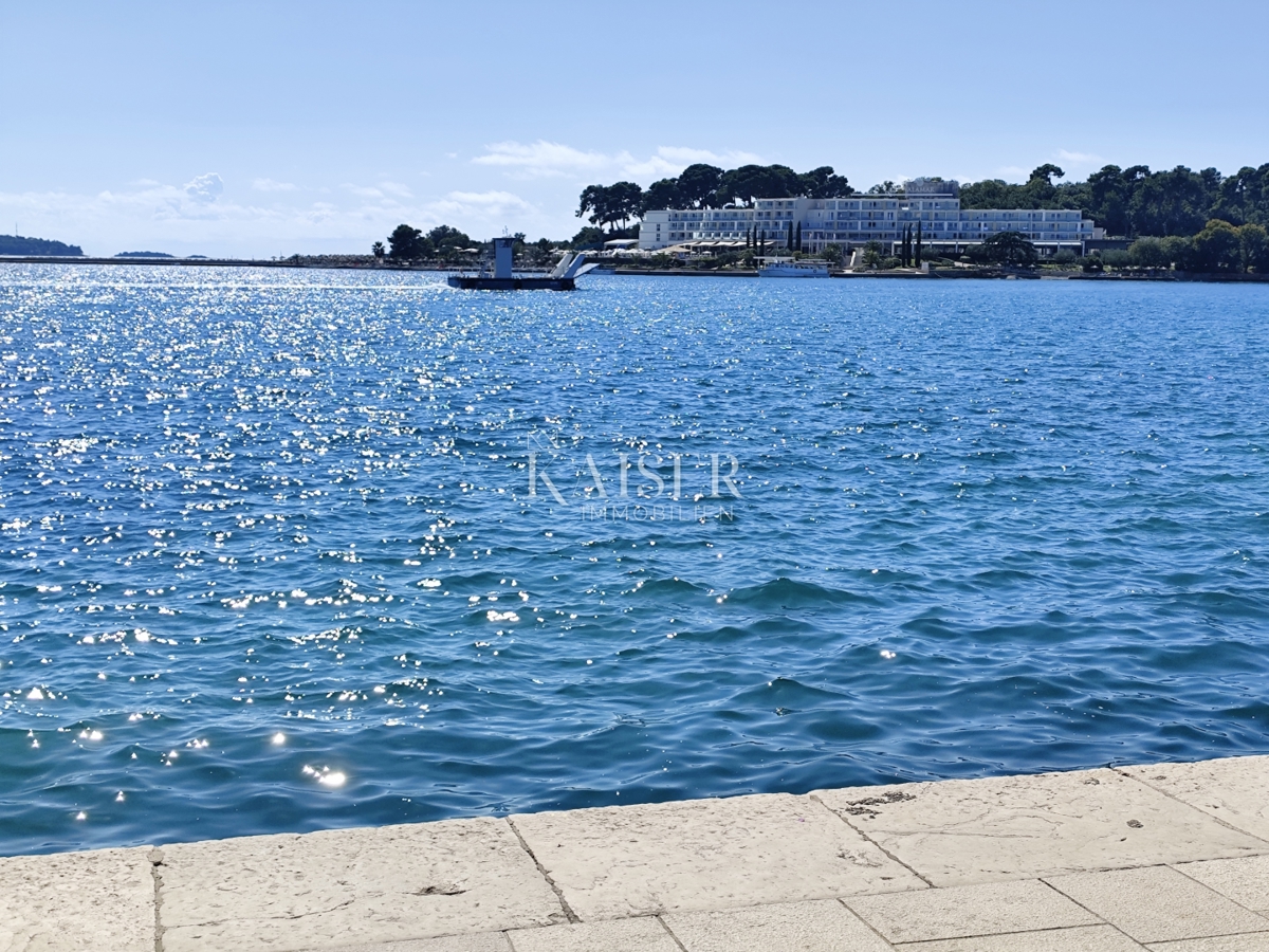 Parenzo, appartamento 48m2 prima fila al mare