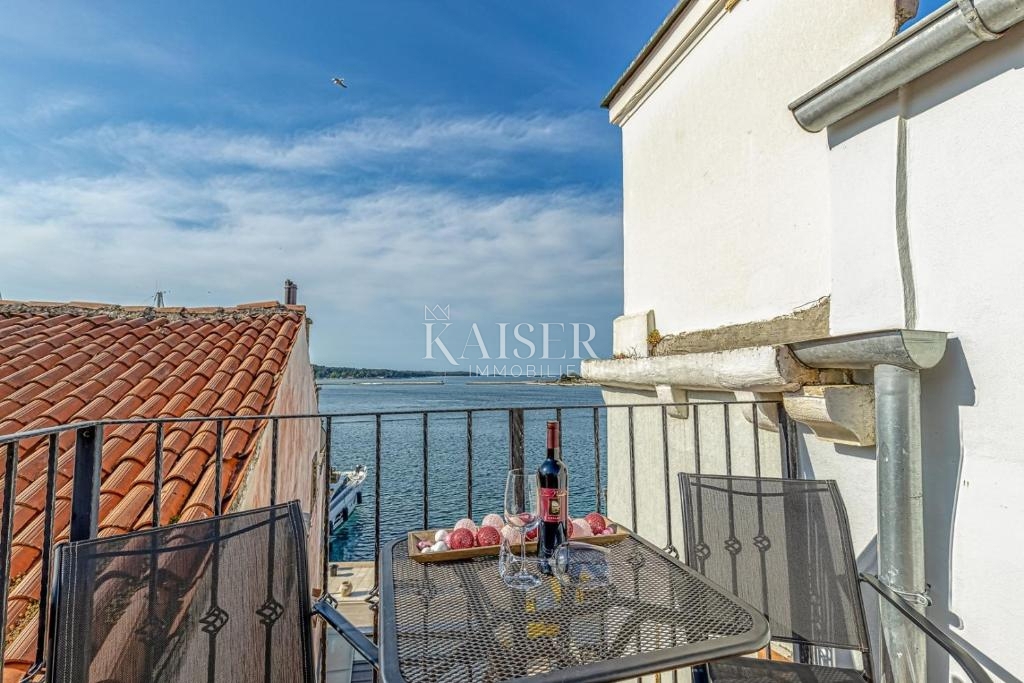 Parenzo, appartamento 48m2 prima fila al mare